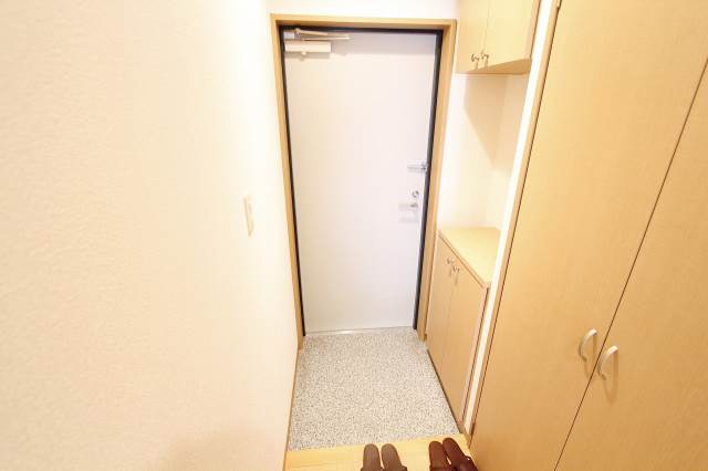 玄関　シューズボックスあります。