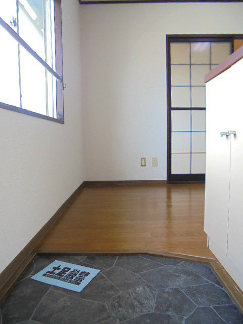 玄関　写真は101号室です。（参考）