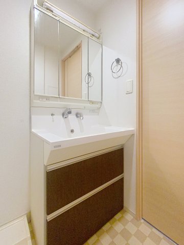 洗面設備　シャワー付き洗面台