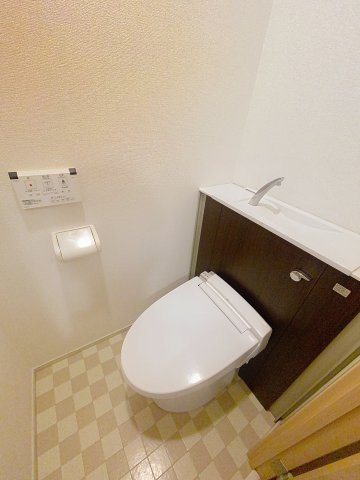 トイレ　温水洗浄便座