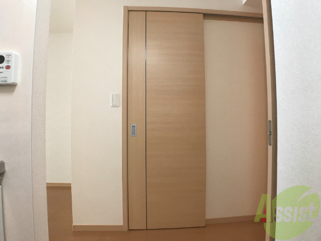 収納　ウォークインクローゼットです。仕切りがあるので使いやすそう。