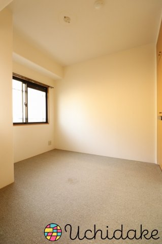 その他部屋・スペース　じゅうたんを張りかえ致します。