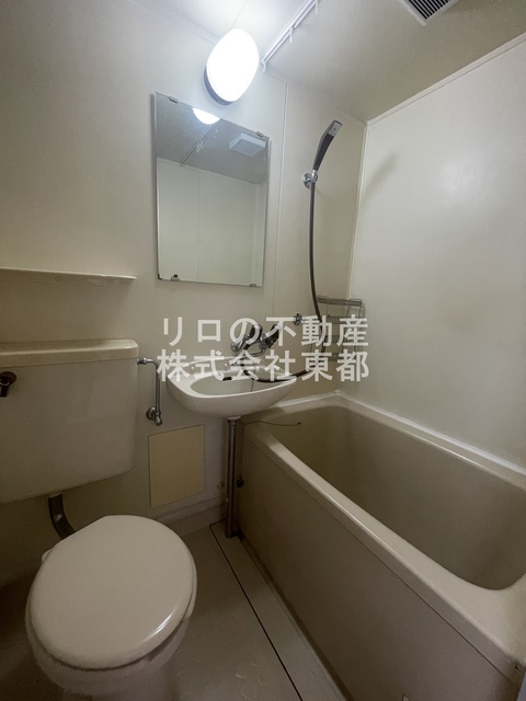 バス・シャワールーム　バストイレが一緒になってるとお掃除がしやすいです♪