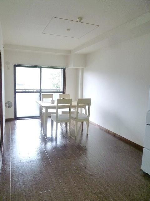 居室・リビング　★広々10帖のリビングルーム★