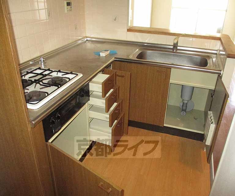 キッチン　大きく使えるキッチンです