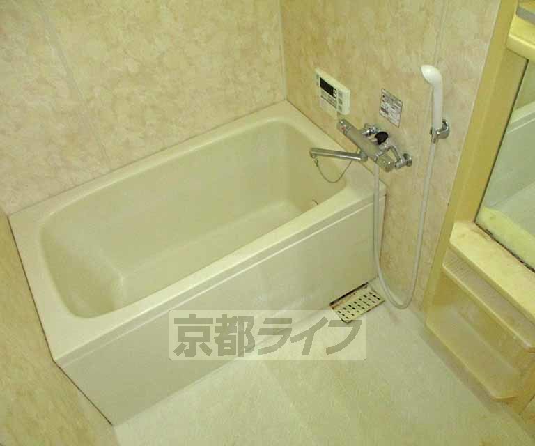 バス・シャワールーム　色々置けるので便利です