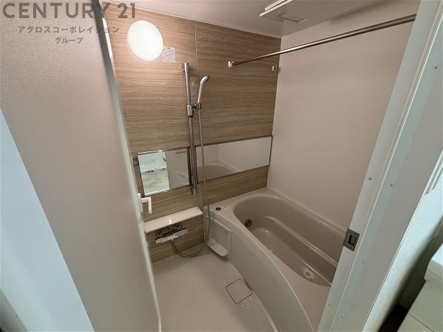 バス・シャワールーム　浴室乾燥機付きで便利です！