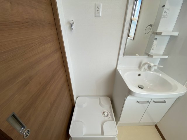 洗面設備　洗濯機置き場