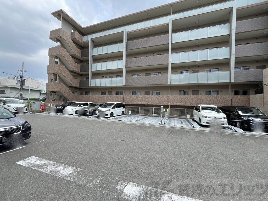 駐車場　駐車場