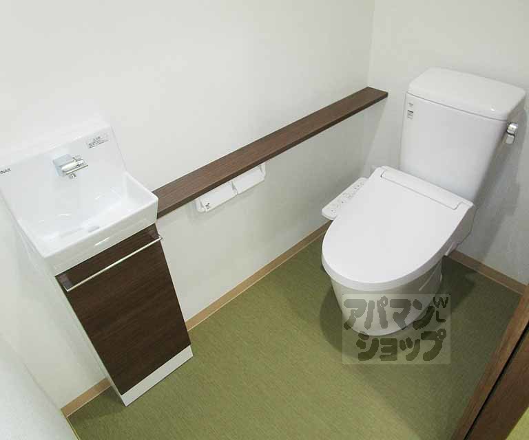 トイレ　室内の写真です。