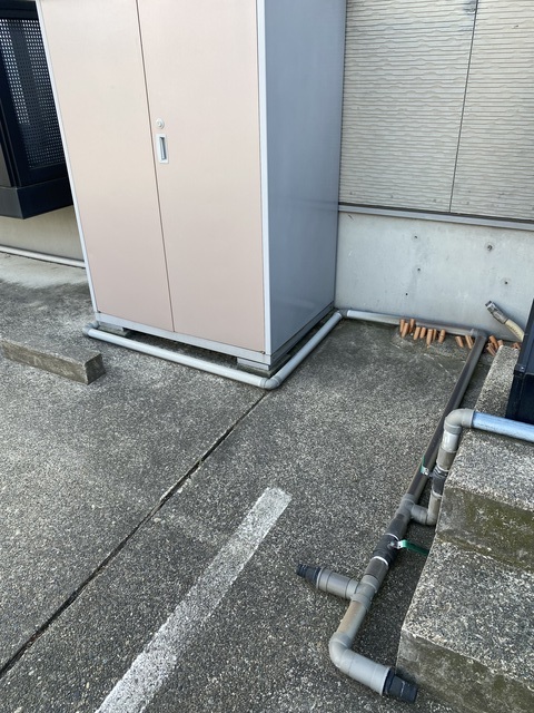 駐車場　駐車場は消雪パイプ付きです。