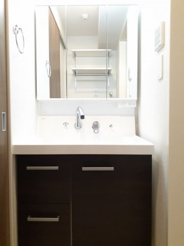 洗面設備　独立洗面台です