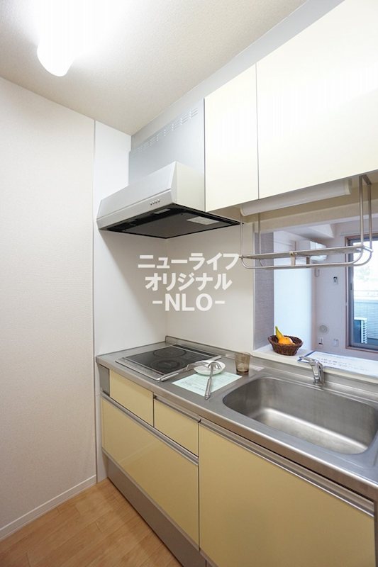 キッチン　使い勝手に優れたスライド式収納を採用☆（2口IHコンロ）