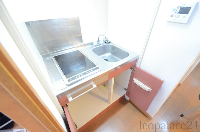 キッチン　※同タイプ部屋の写真です。