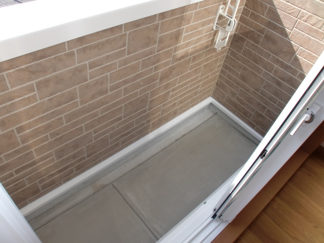 バルコニー　日当たりの良いバルコニー