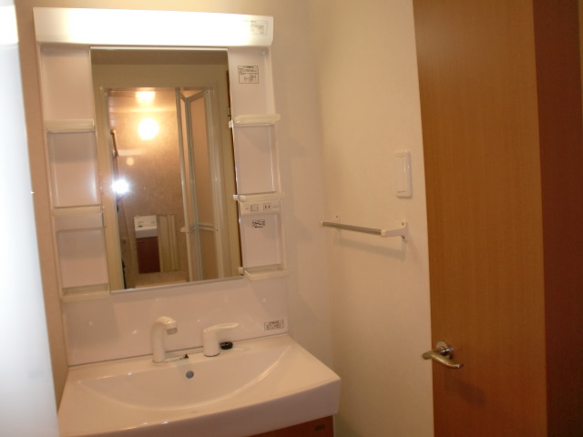 洗面設備　シャワー付き洗面台