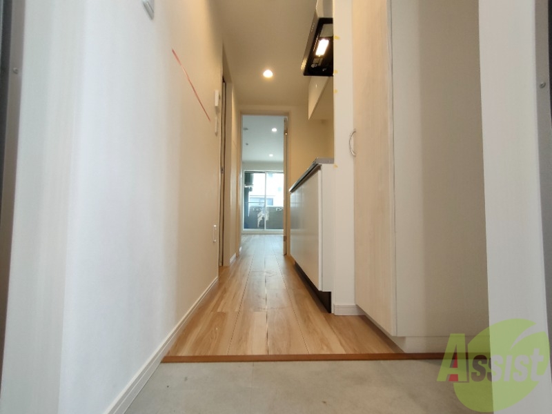 玄関　玄関からの様子です。綺麗なフローリングが広がっています。