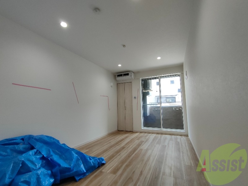 居室・リビング　広くきれいなリビングは明るい光も良く差します。