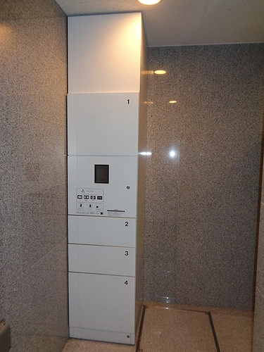 駐車場　宅配ボックス　※2018年5月撮影