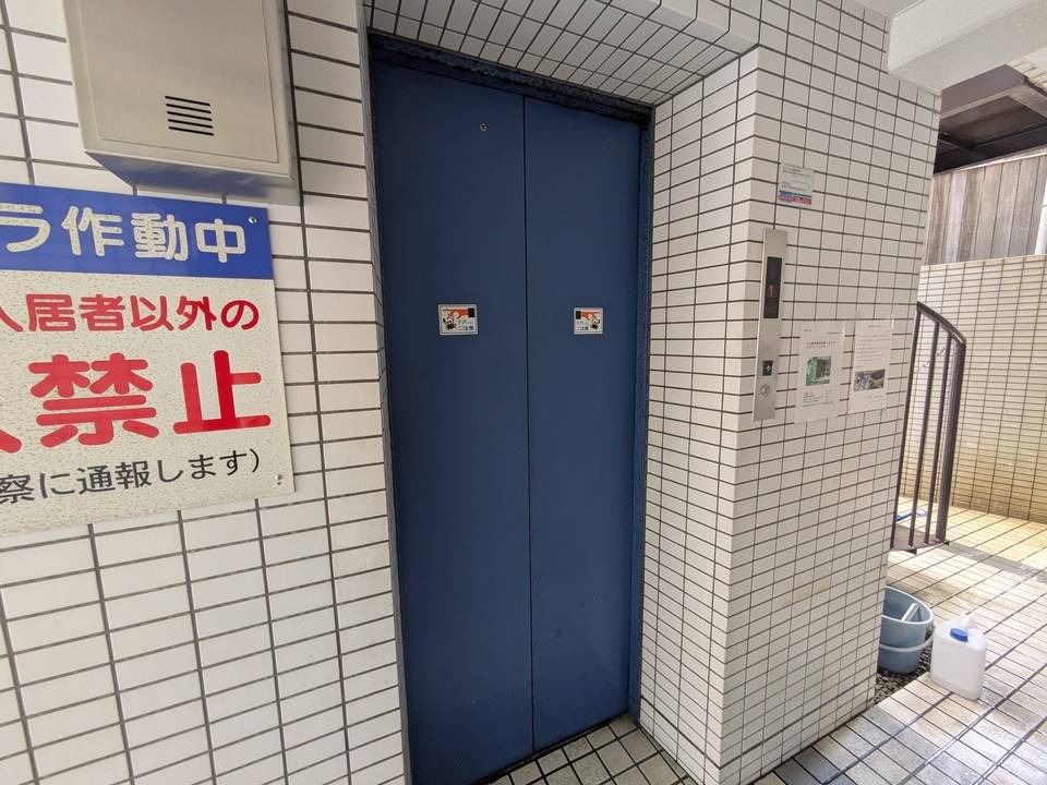 エントランス　エレベーター