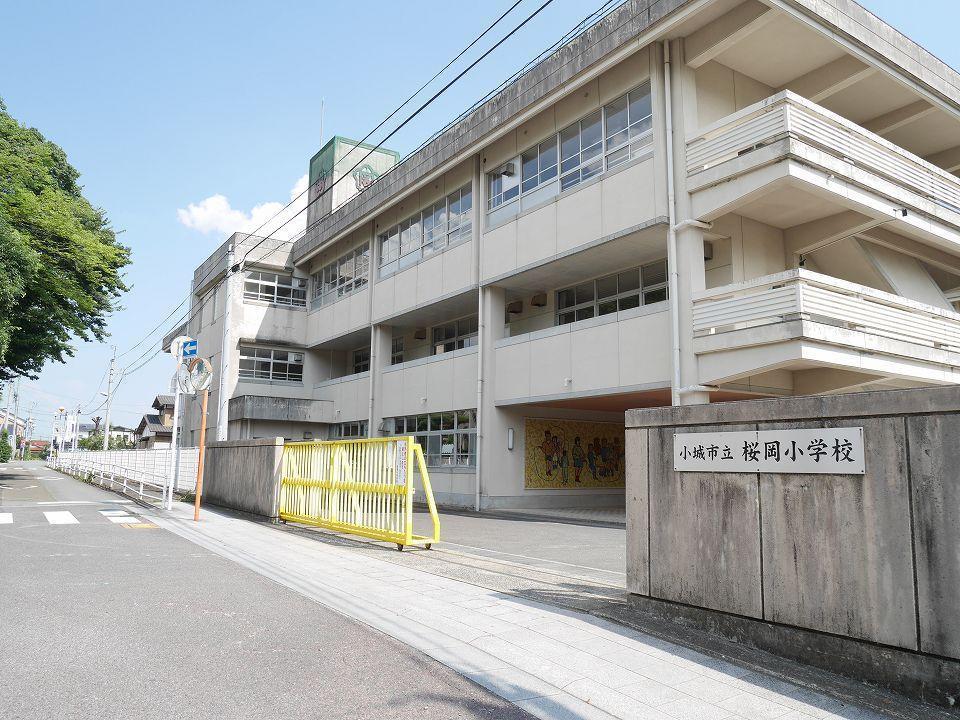 小学校　桜岡小学校（小学校）まで450m