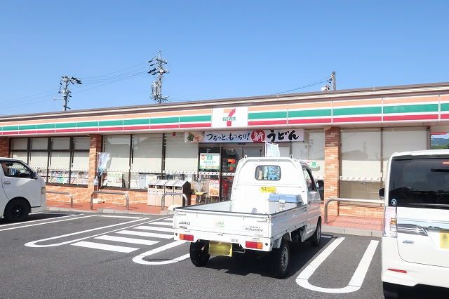 コンビニ　セブンイレブン（コンビニ）まで400m