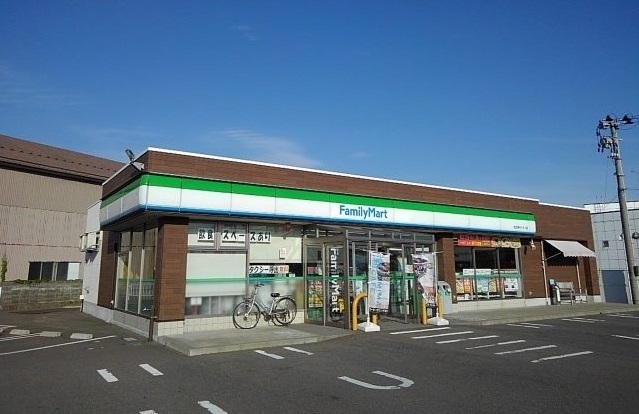 コンビニ　ファミリーマート　寺内イサノ（コンビニ）まで450m