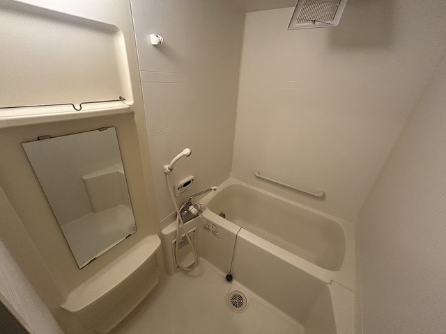 バス・シャワールーム　※同マンション別部屋の参考写真です
