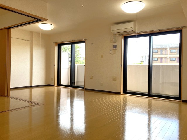 居室・リビング　※同マンション別部屋の参考写真です