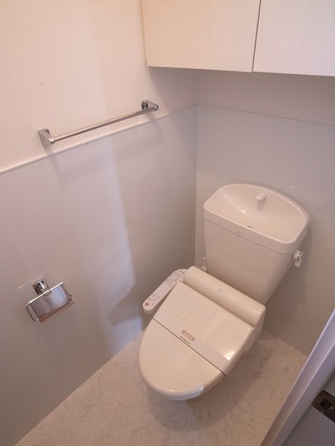 トイレ　温水洗浄便座付き♪