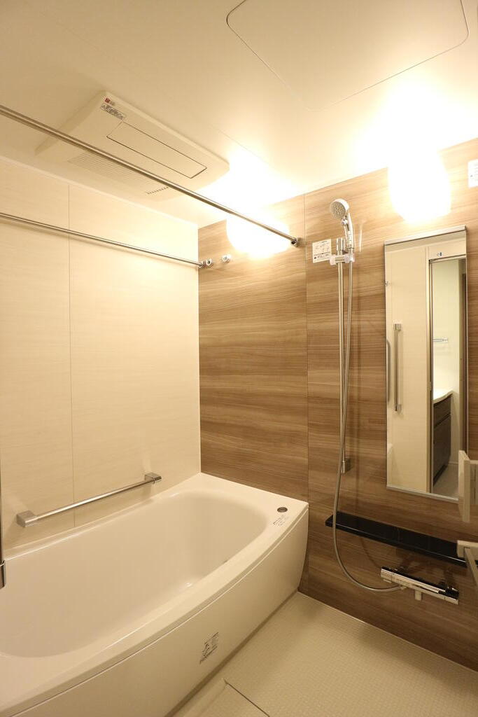 バス・シャワールーム　※他の部屋参考写真