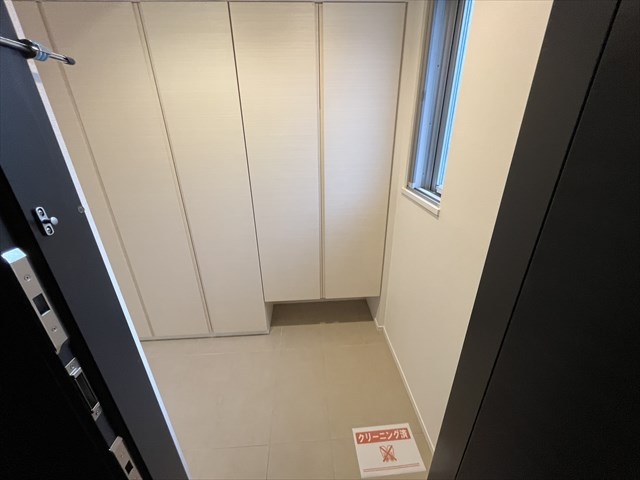 玄関　※別部屋の参考写真です。