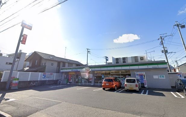 コンビニ　ファミリーマート城西病院前店（コンビニ）まで290m