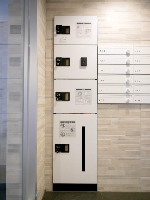 エントランス　宅配ボックス付きです♪