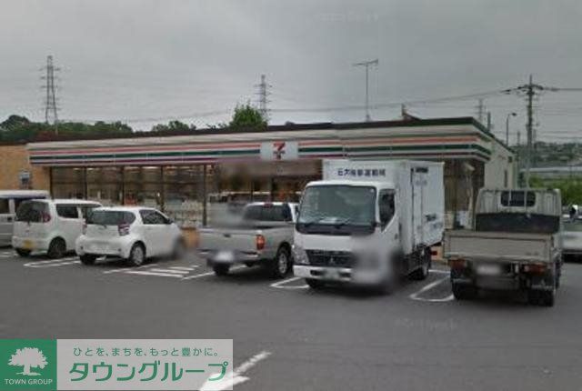 コンビニ　セブンイレブン（コンビニ）まで717m