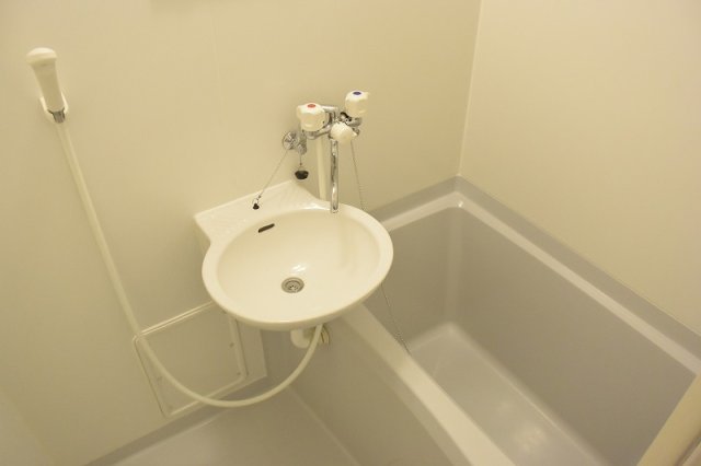 バス・シャワールーム　1日の疲れを癒せます