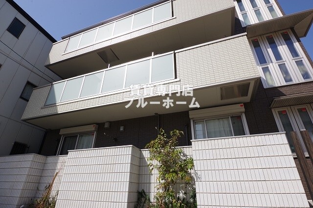 建物外観　軽量鉄骨造3階建てのきれいな物件！