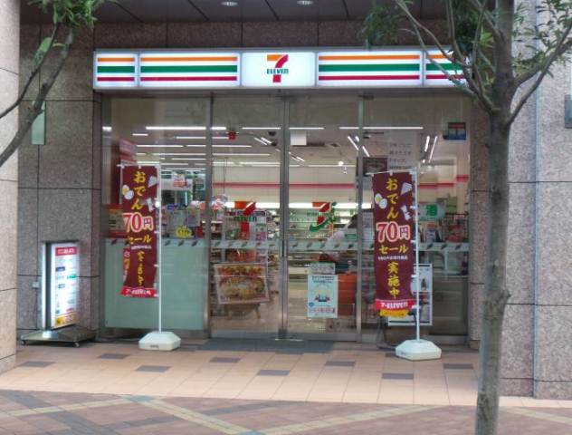 コンビニ　セブン－イレブン港区三田１丁目店（コンビニ）まで216m