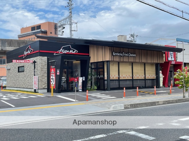飲食店　ピザハット、ケンタッキーフライドチキン（飲食店）まで498m