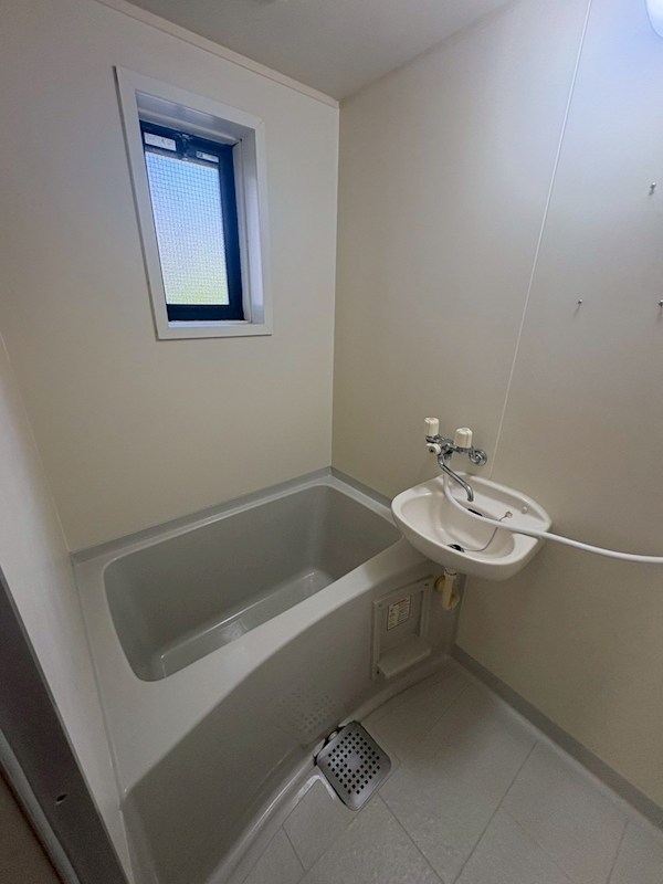 バス・シャワールーム　バス・トイレ別でリラックス。一日の疲れをゆっくり癒せます。