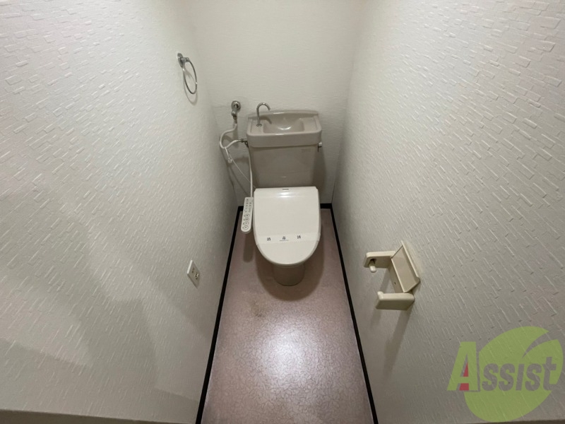 トイレ　こちらはトイレです。清潔感があり、安心して使用できます。
