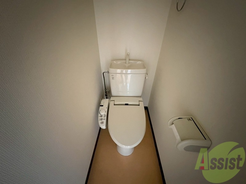 トイレ　人気のウォシュレットつきのトイレです。快適ですよ。