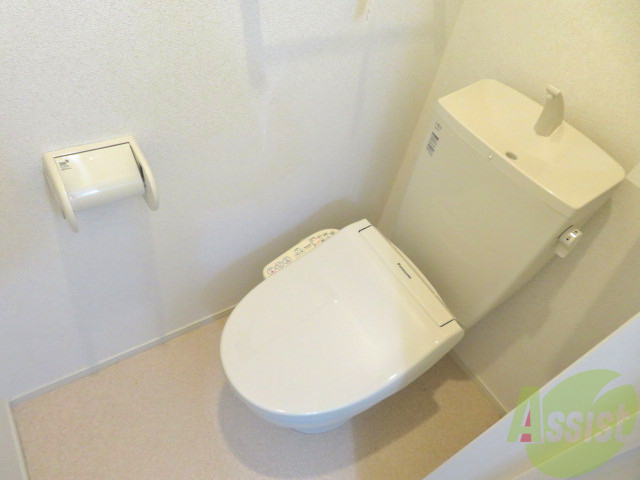 トイレ　ウォシュレット機能がついたトイレです。安心して使用できますね