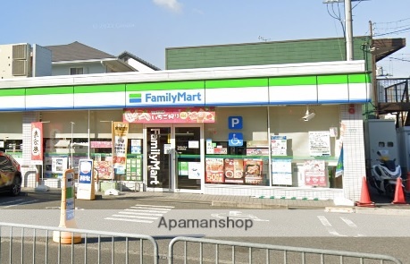 コンビニ　ファミリーマート（コンビニ）まで435m