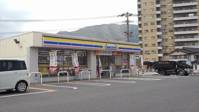 コンビニ　ミニストップ小倉三郎丸店（コンビニ）まで297m