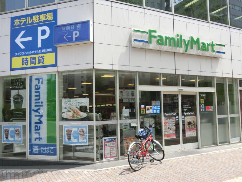 コンビニ　ファミリーマート広島ロイネット店（コンビニ）まで162m