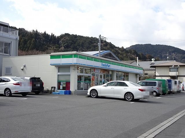 コンビニ　ファミリーマート（コンビニ）まで60m