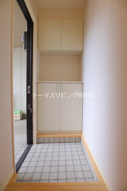 玄関　102号室写真