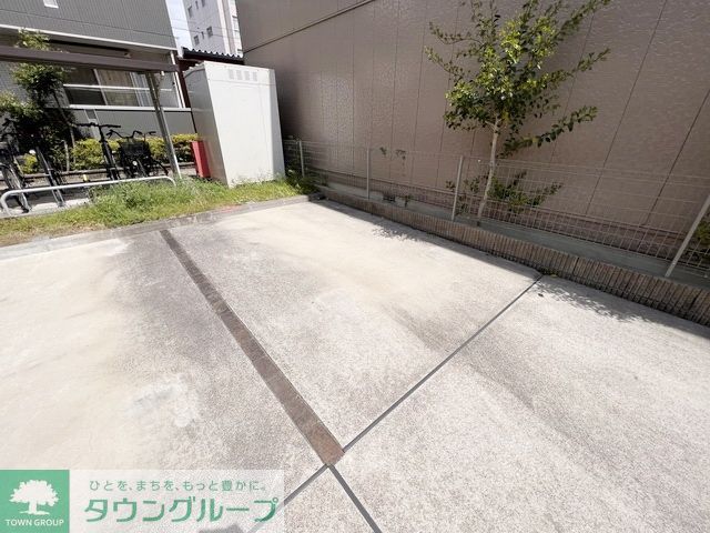 駐車場　庭