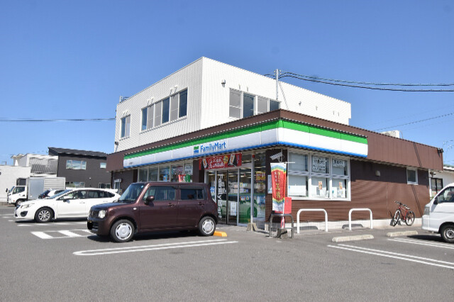 コンビニ　ファミリーマート 川内原田町店（コンビニ）まで400m